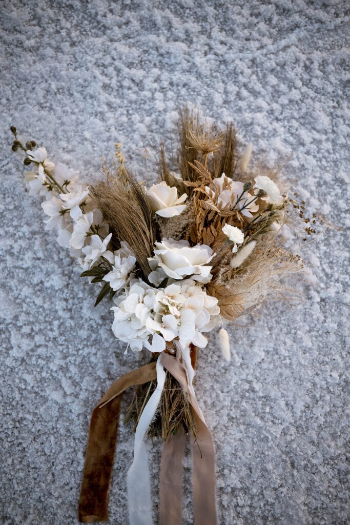 Utah elopement photographer captures pampas grass, white floral bouquet