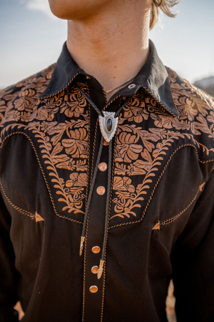 Utah elopement photographer captures groom wearing western shirt and bolo tie
