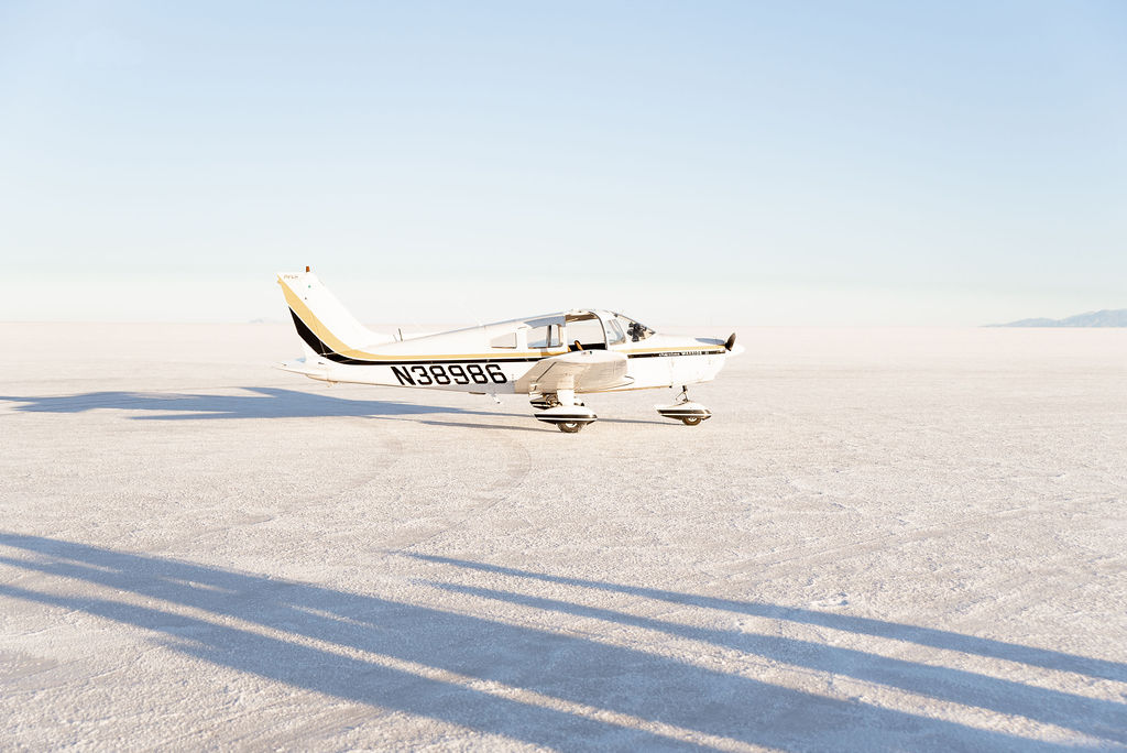 Utah elopement photographer captures plane landing on the Salt Flats before wedding