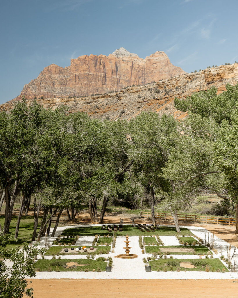 Utah elopement photographer captures wedding venue for Zion National Park wedding