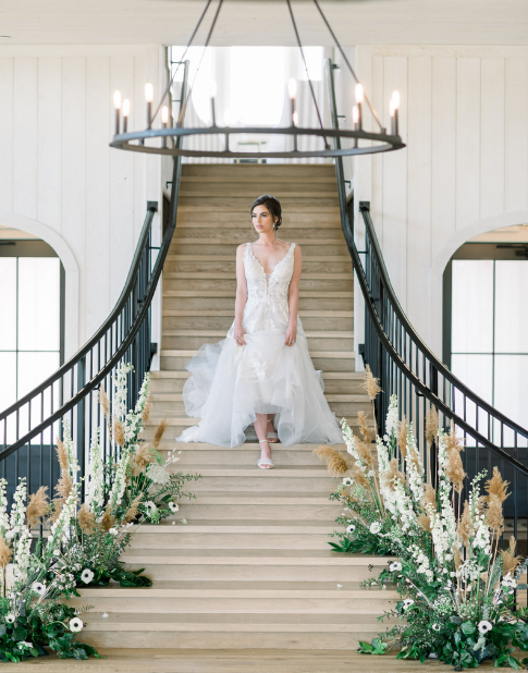 River Bottoms Ranch hosts beautiful indoor and outdoor weddings.